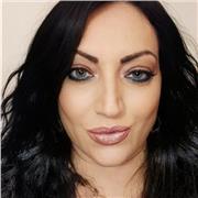 Docente impartisce lezioni di italiano e arte